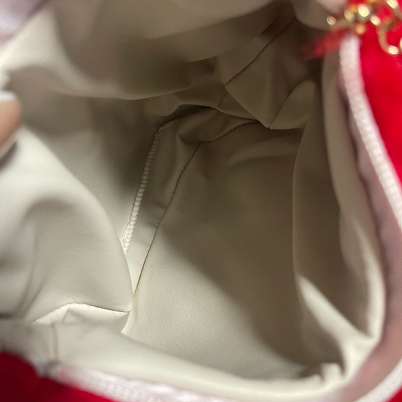 New! Red Heart Plush Bag - Picture 4 of 10